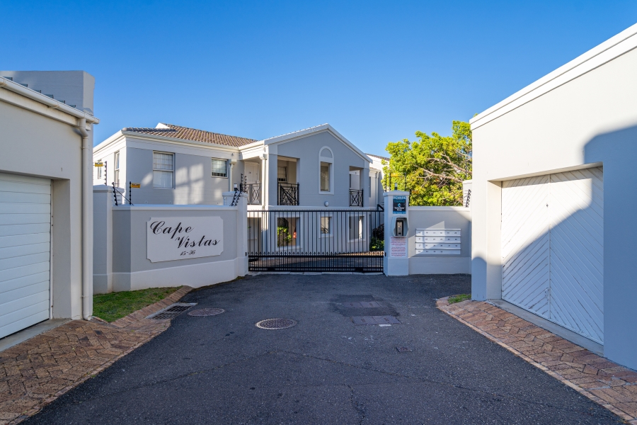 2 Bedroom Property for Sale in Vredehoek Western Cape
